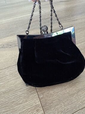 Elegant Black Velvet Evening Handbag with Chain Strap